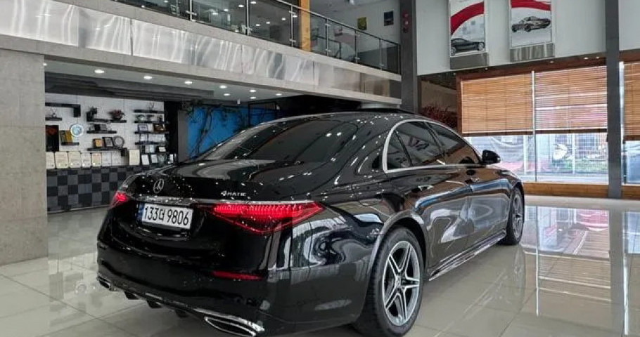 Mercedes-Benz S-Class 