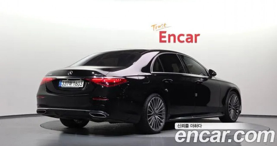 Mercedes-Benz S-Class 