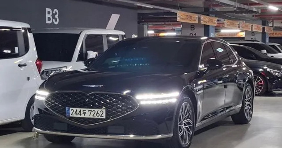 Genesis G90 