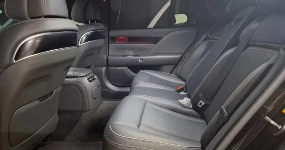 Genesis G90 