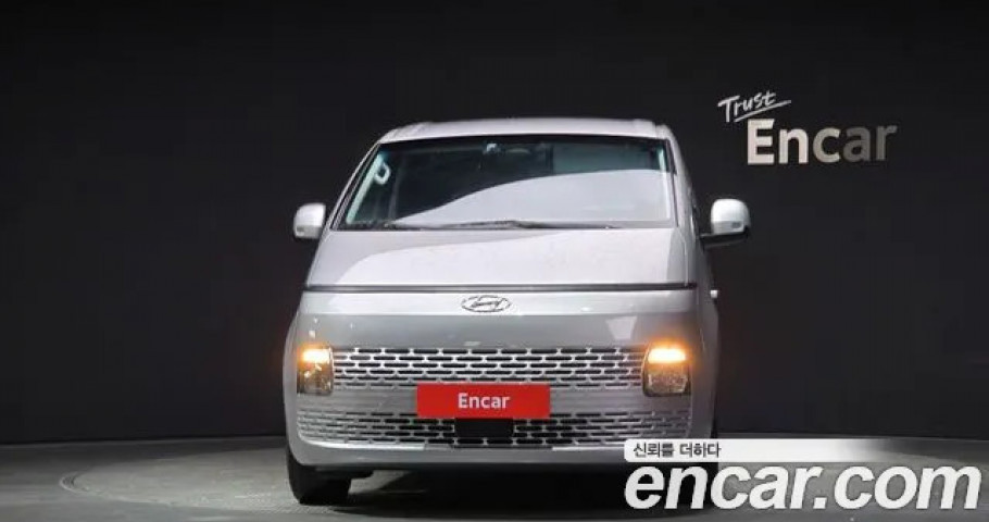 Hyundai Staria 