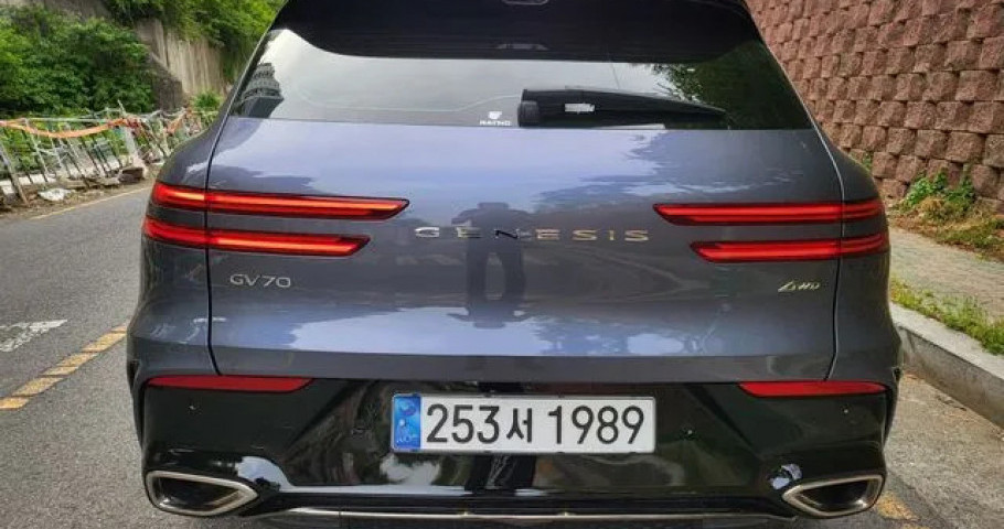 Genesis Gv70 