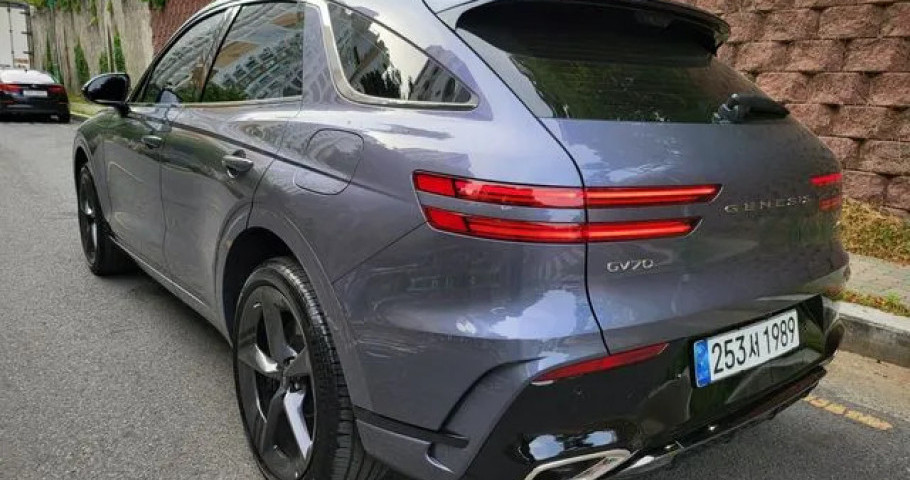 Genesis Gv70 