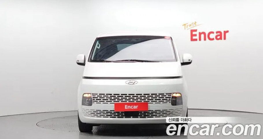Hyundai Staria 