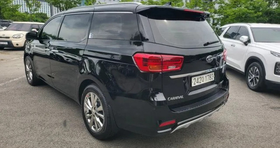 Kia Carnival 