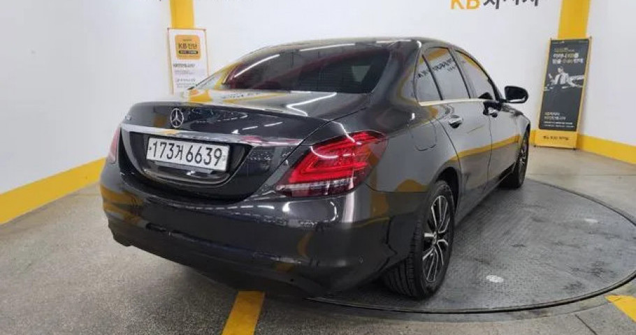 Mercedes-Benz C-Class 