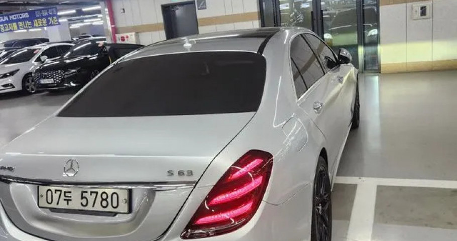 Mercedes-Benz S-Class 