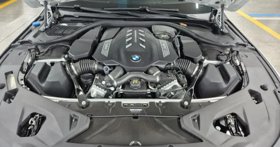 Bmw 8-Series 