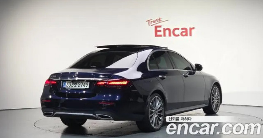 Mercedes-Benz E-Class 