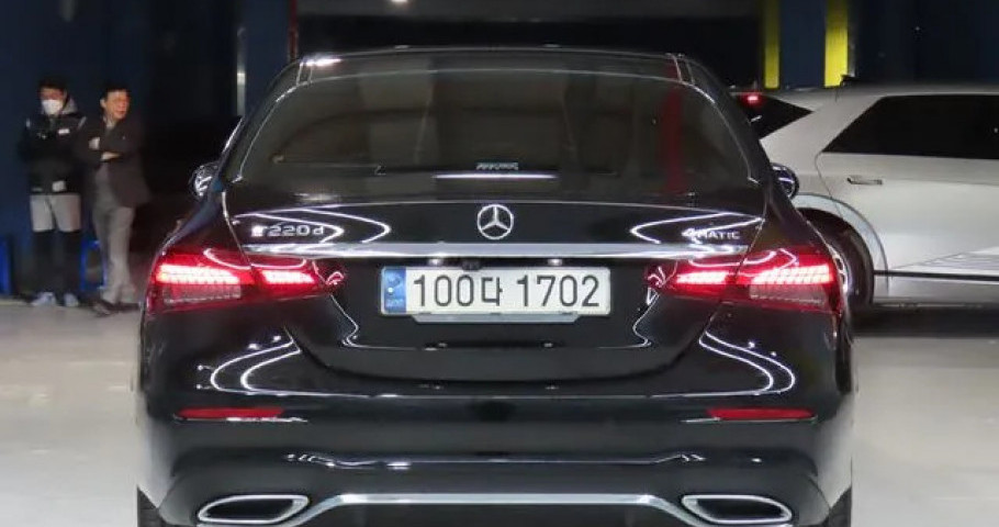 Mercedes-Benz E-Class 