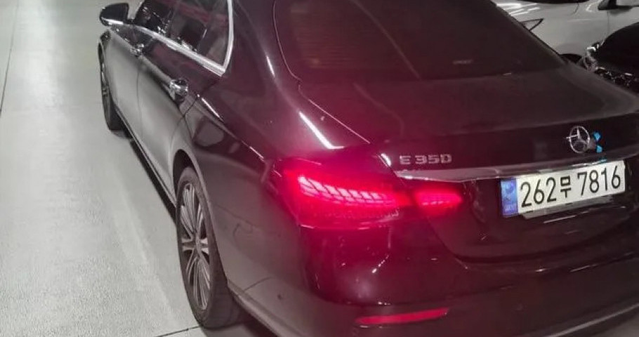 Mercedes-Benz E-Class 