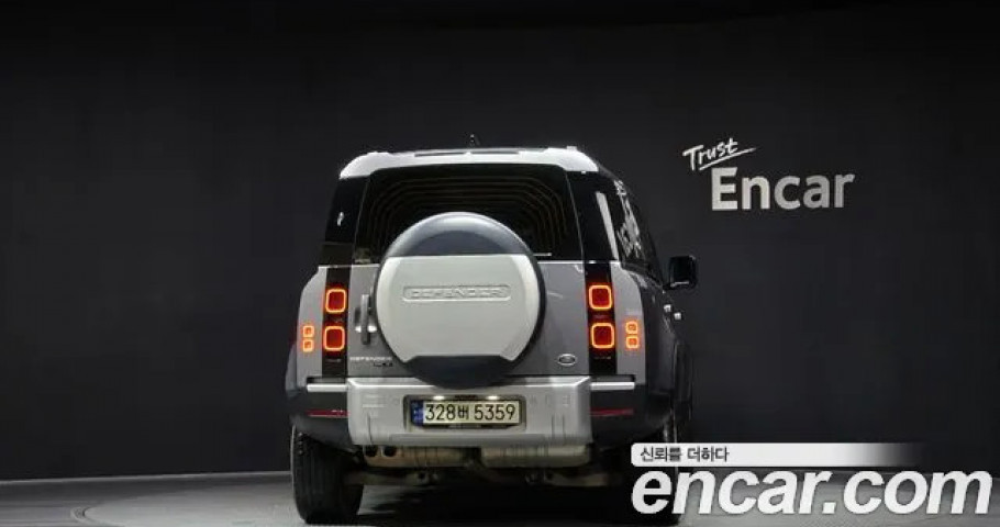 Land Rover Defender 