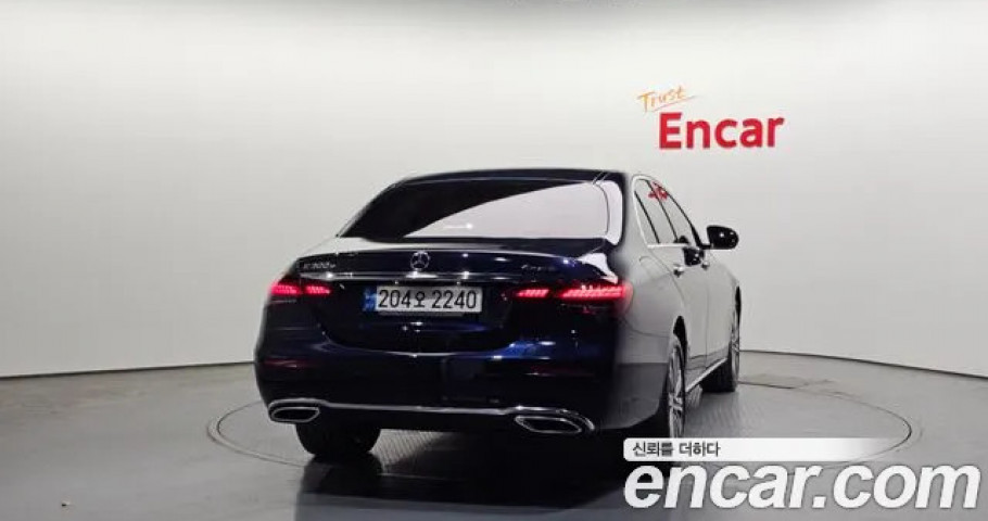 Mercedes-Benz E-Class 