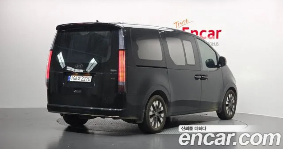 Hyundai Staria 