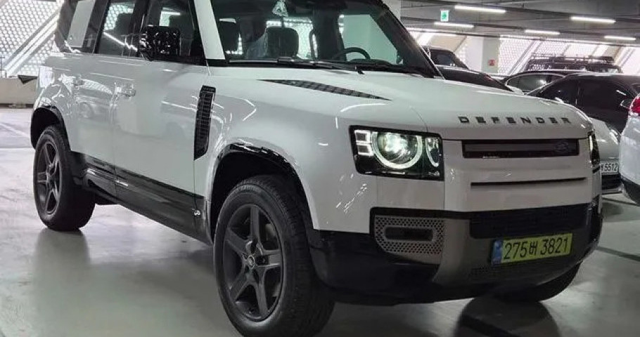Land Rover Defender 