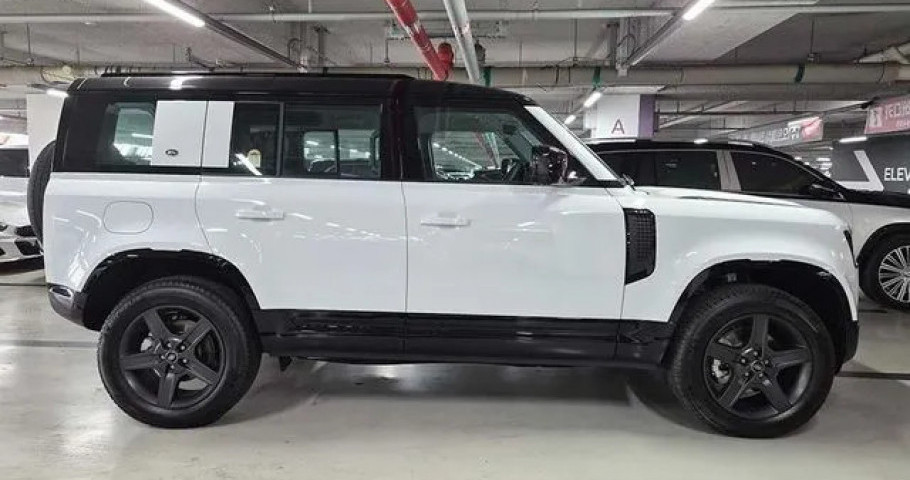 Land Rover Defender 