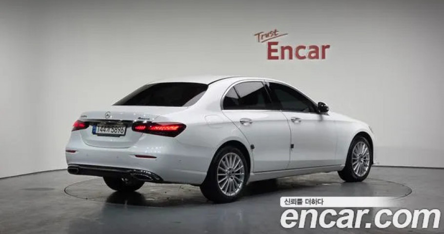 Mercedes-Benz E-Class 