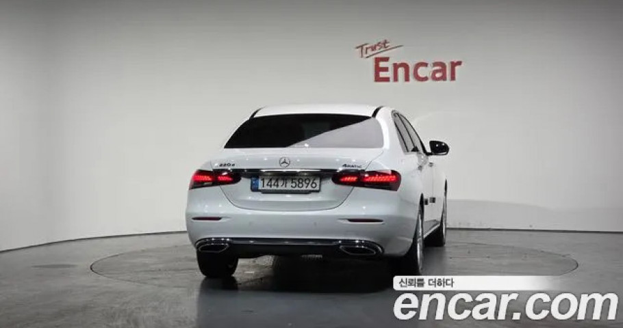 Mercedes-Benz E-Class 
