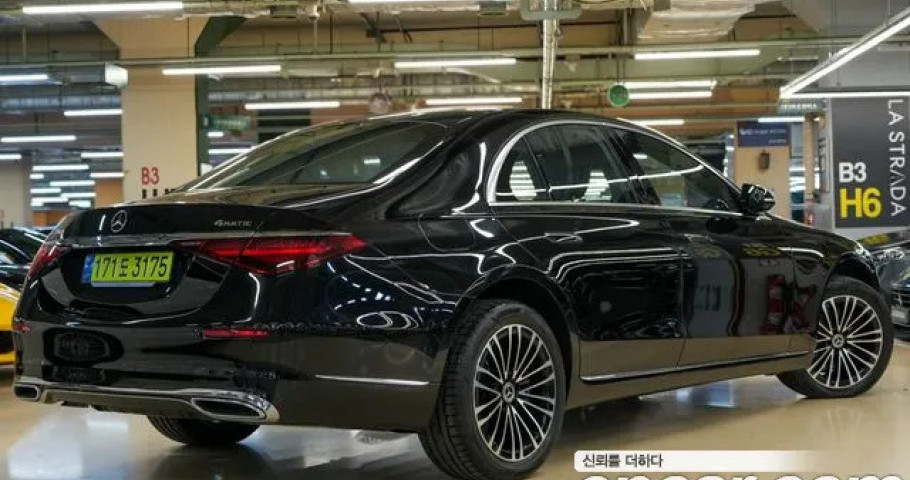 Mercedes-Benz S-Class 