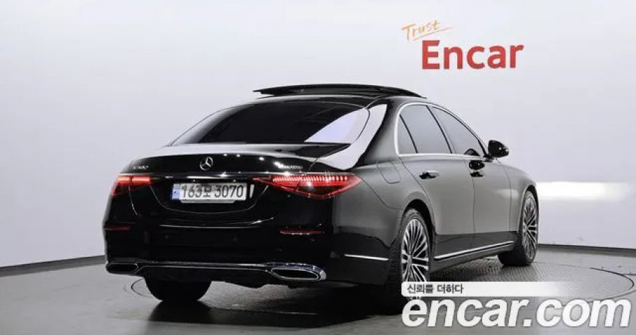 Mercedes-Benz S-Class 