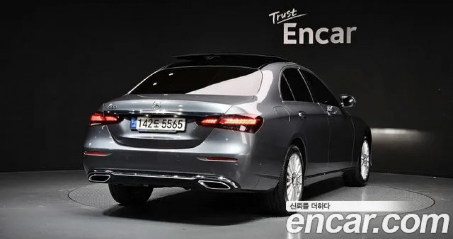 Mercedes-Benz E-Class 