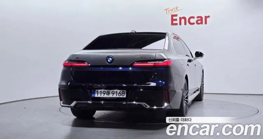 BMW 7-Series 