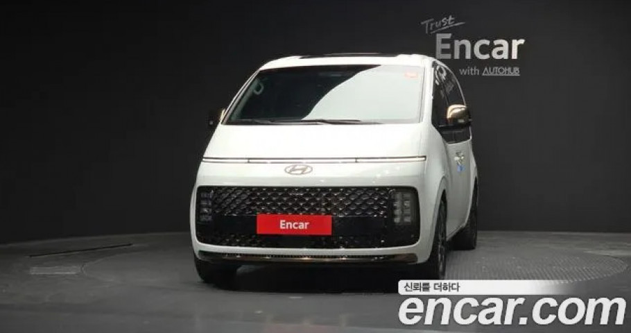 Hyundai Staria 