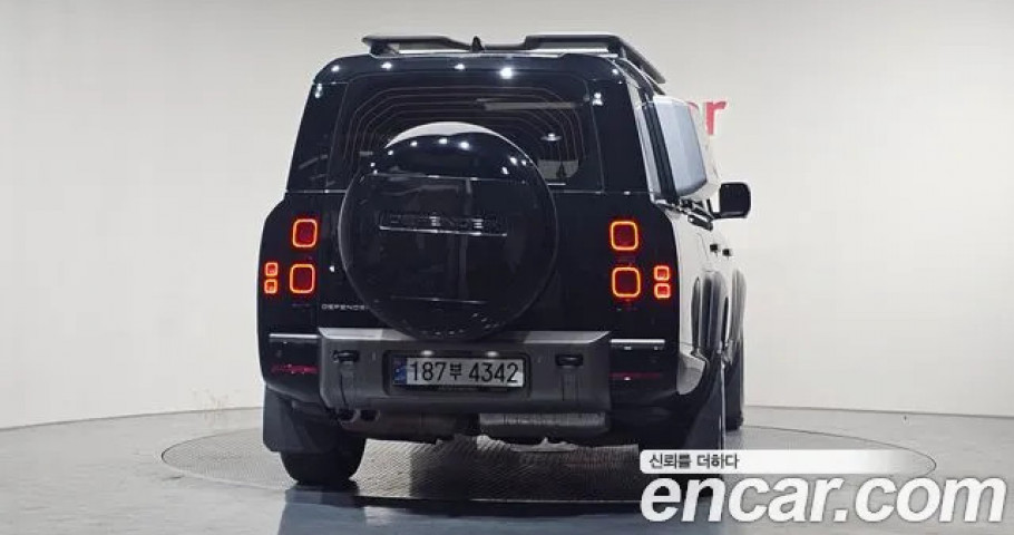 Land Rover Defender 