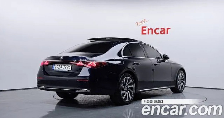 Mercedes-Benz E-Class 