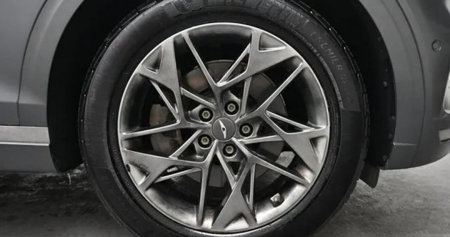 Genesis Gv70 