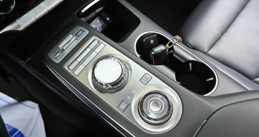Genesis Gv70 