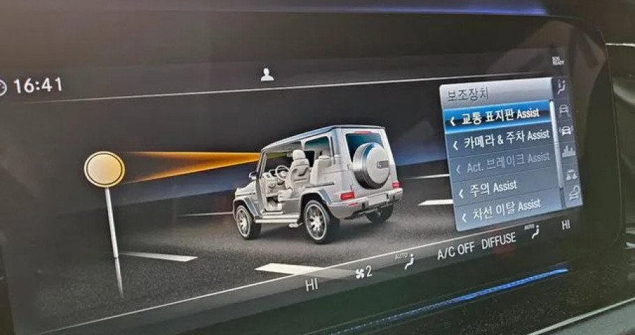 Mercedes-Benz G-Class 