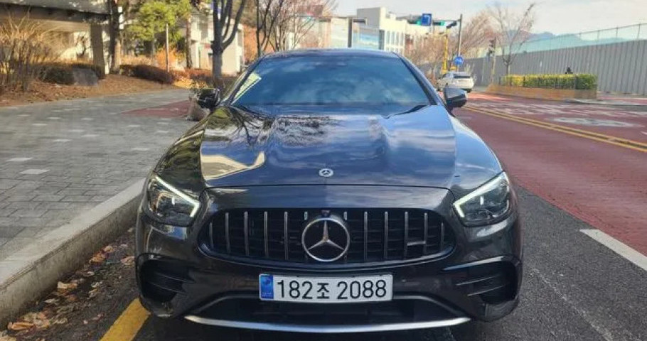 Mercedes-Benz E-Class 