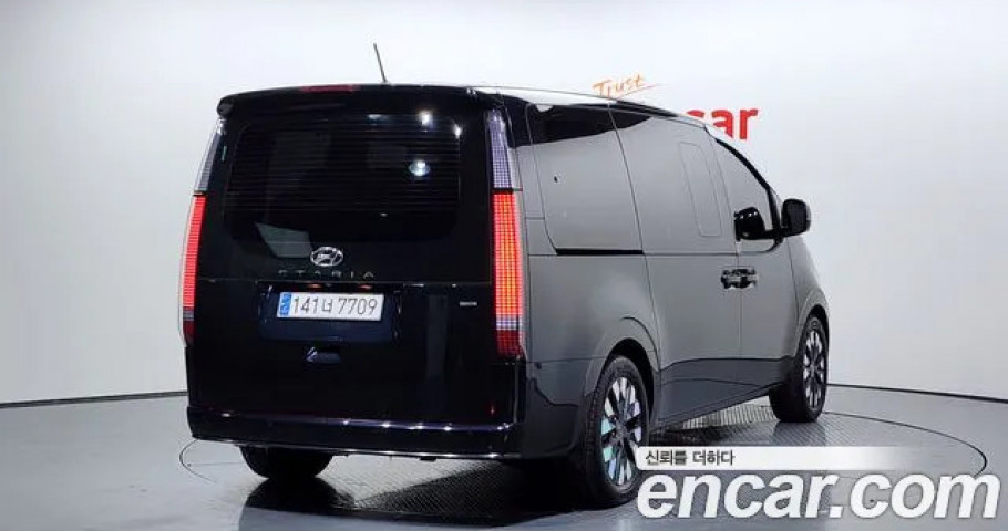 Hyundai Staria 