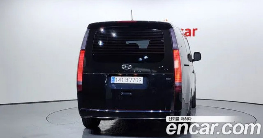 Hyundai Staria 