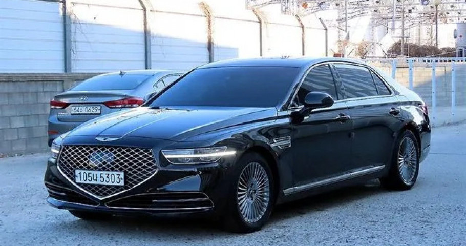 Genesis G90 