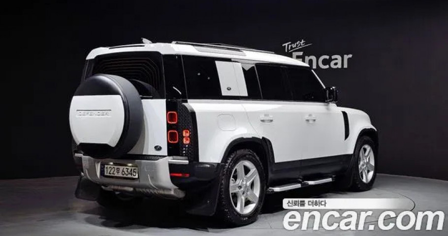 Land Rover Defender 