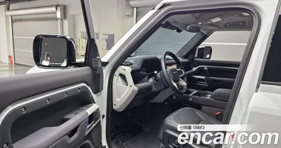 Land Rover Defender 