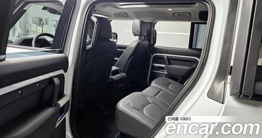 Land Rover Defender 