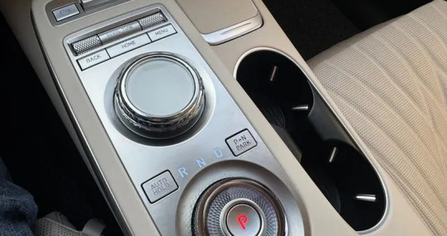 Genesis Gv70 