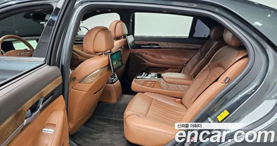 Genesis G90 