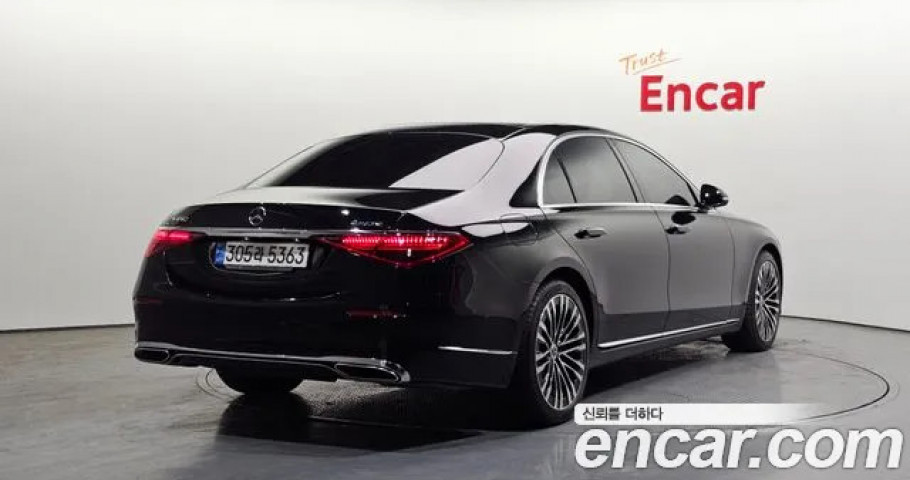 Mercedes-Benz S-Class 