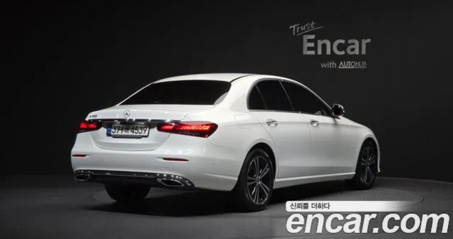 Mercedes-Benz E-Class 