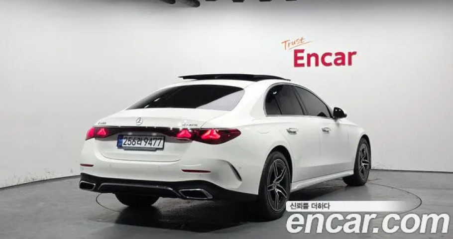 Mercedes-Benz E-Class 