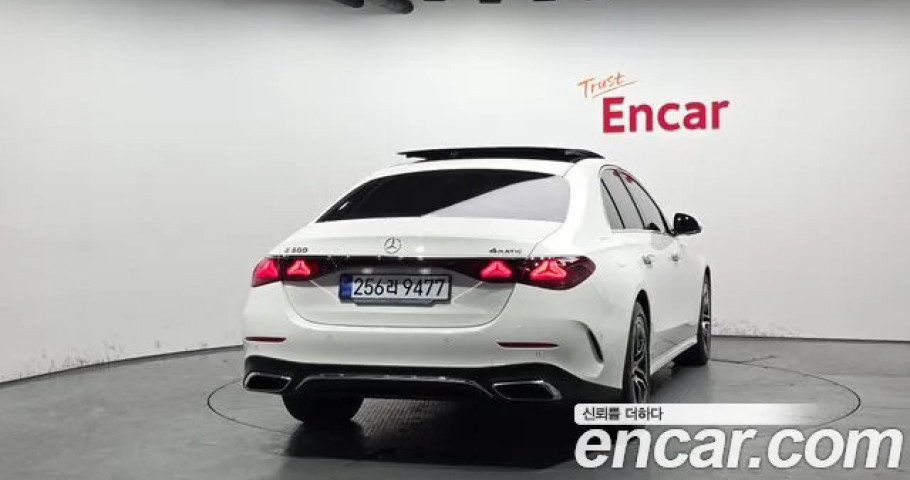 Mercedes-Benz E-Class 