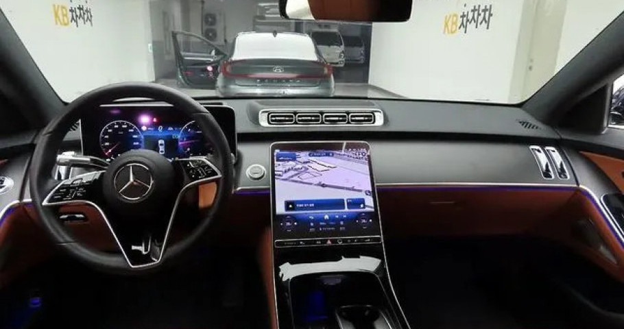 Mercedes-Benz S-Class 