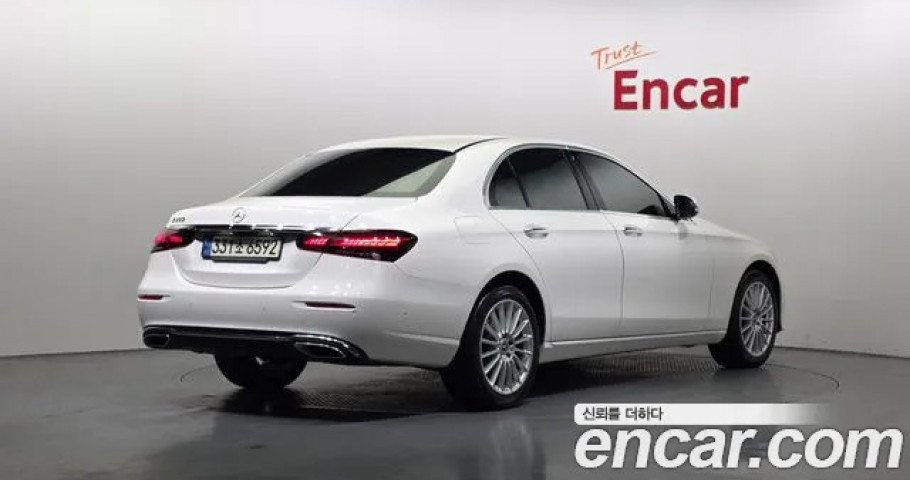 Mercedes-Benz E-Class 