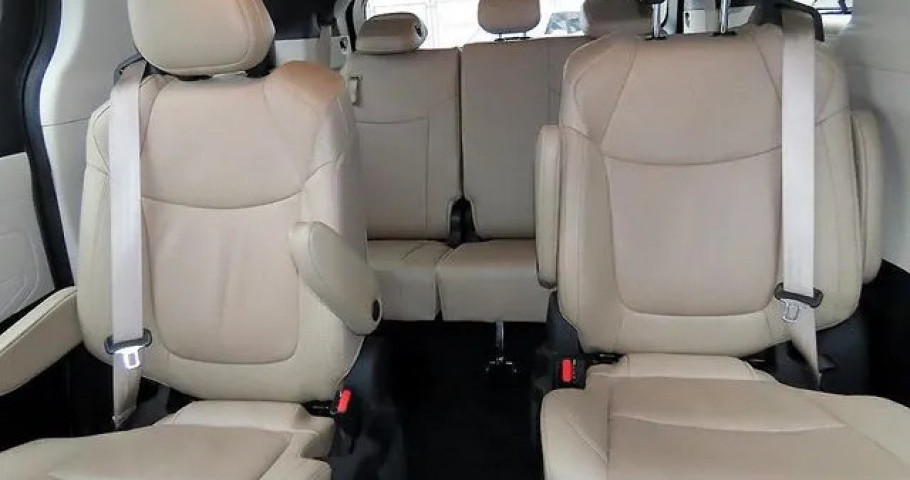Toyota Sienna 