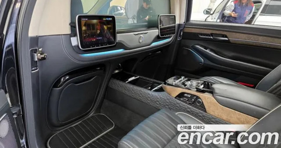 Genesis G90 