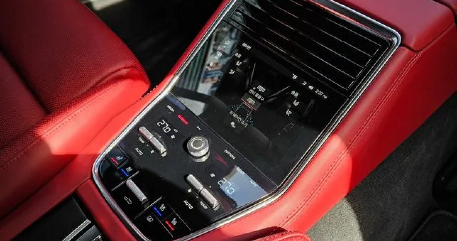 Porsche Panamera 